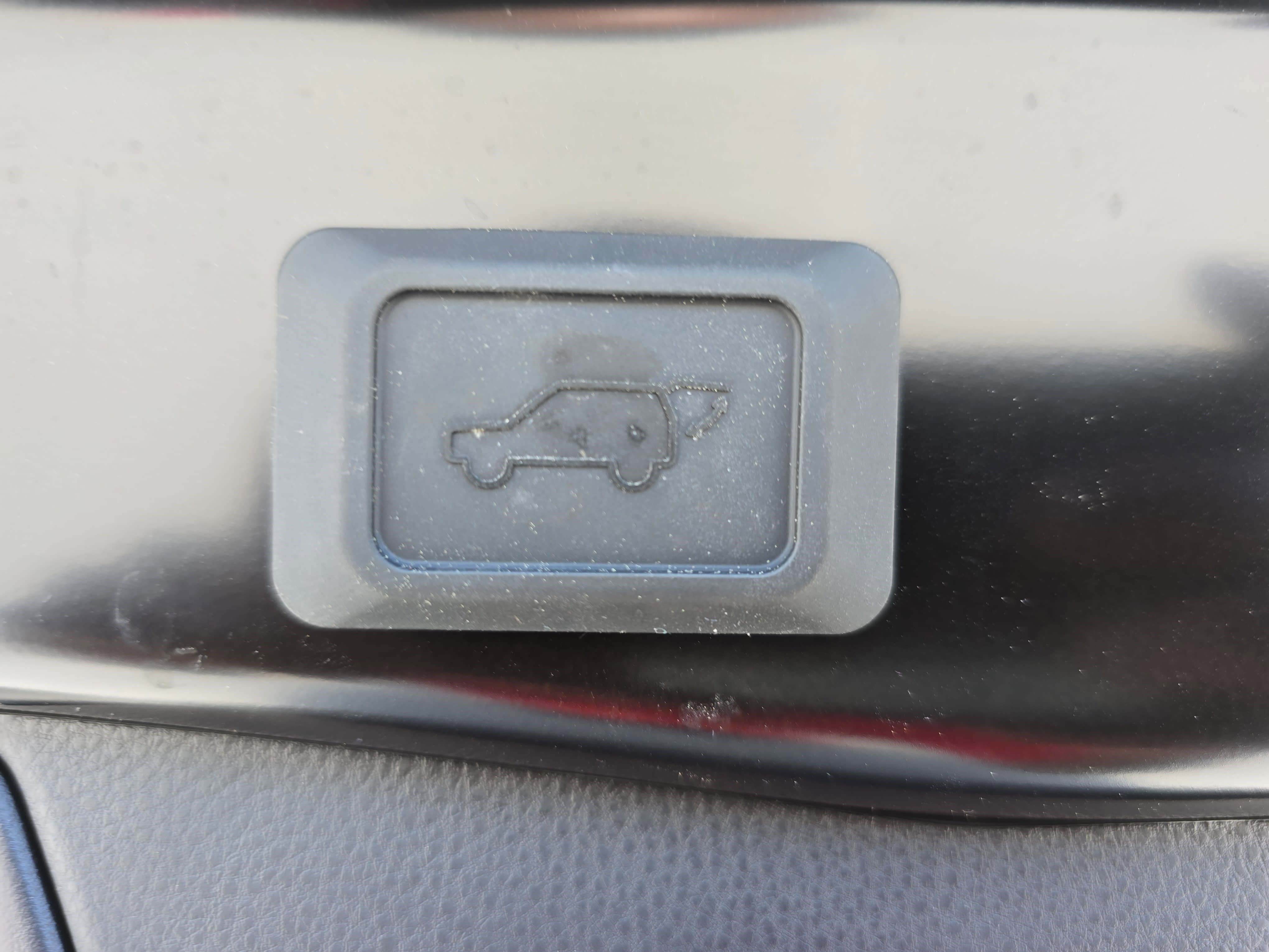 Used 2025 Toyota RAV4 Limited image 14