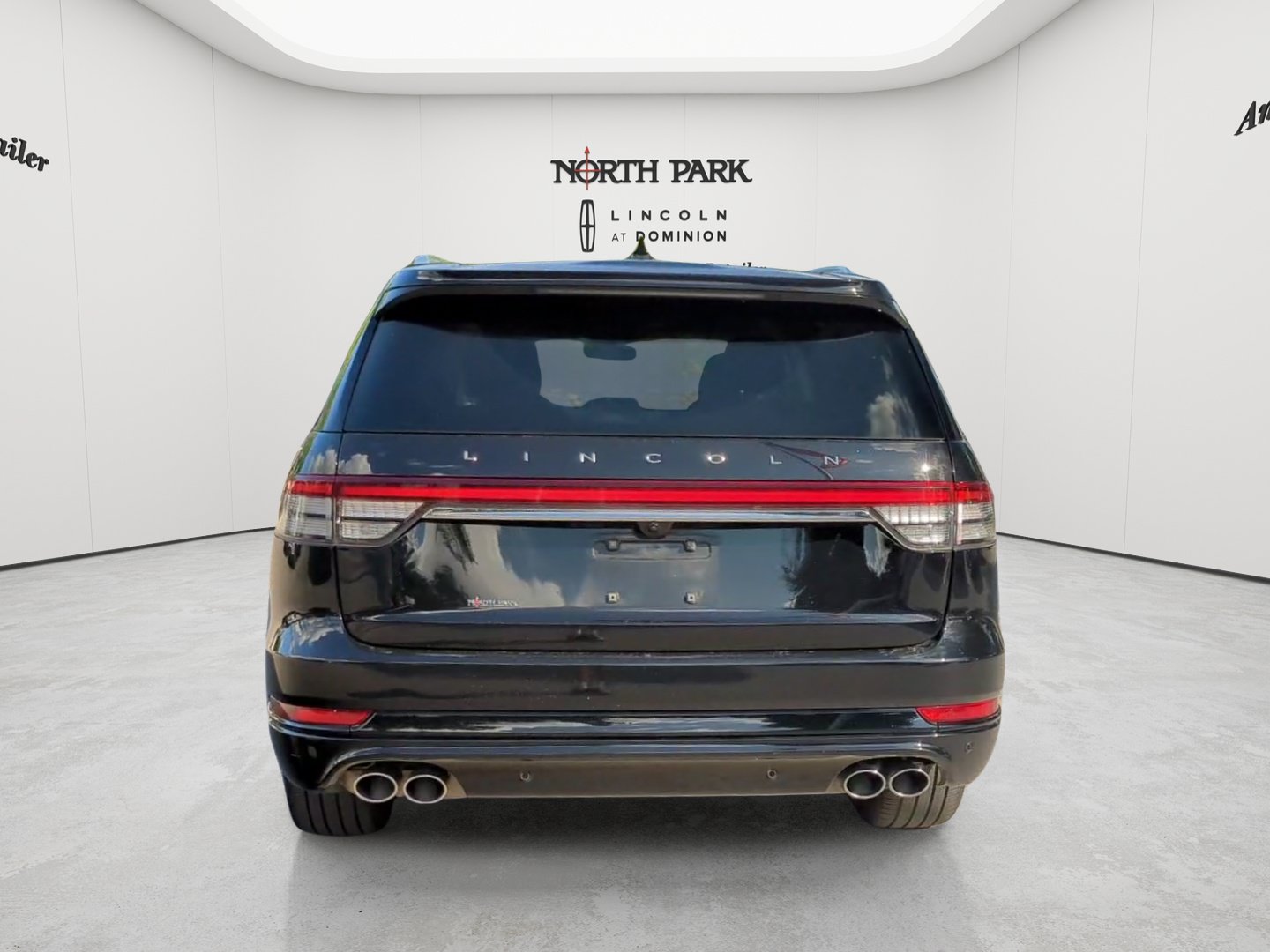 Used 2023 Lincoln Aviator Grand Touring w/ Equipment Group 301A AWD/4WD image 4