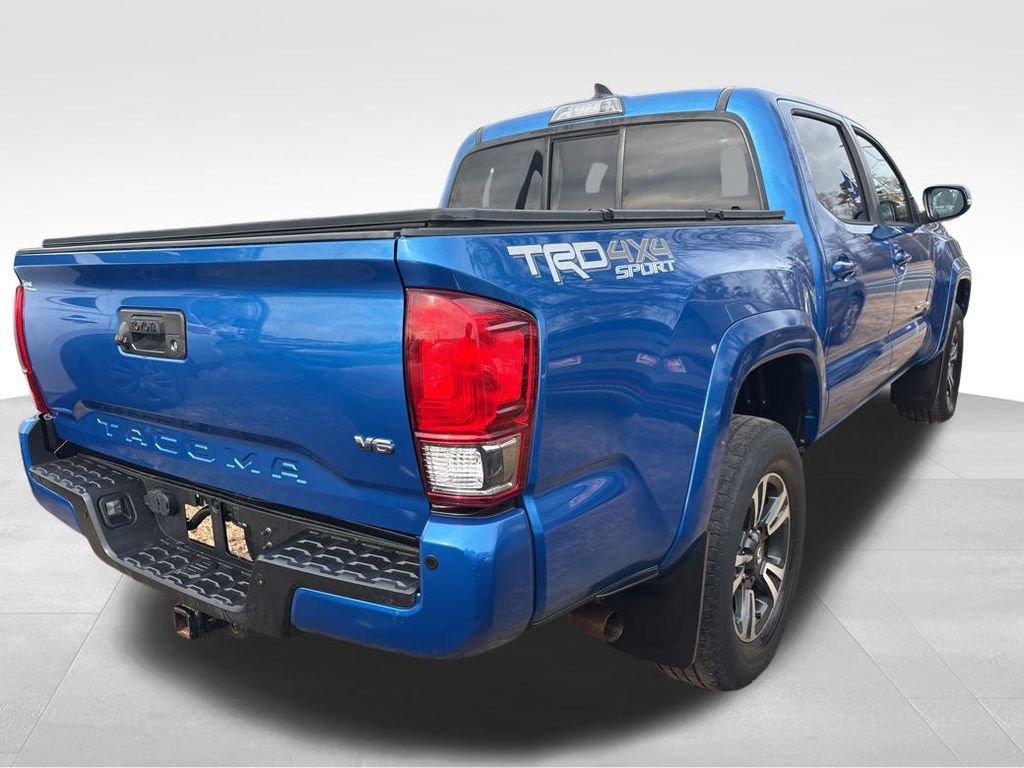 Used 2016 Toyota Tacoma TRD Sport image 6