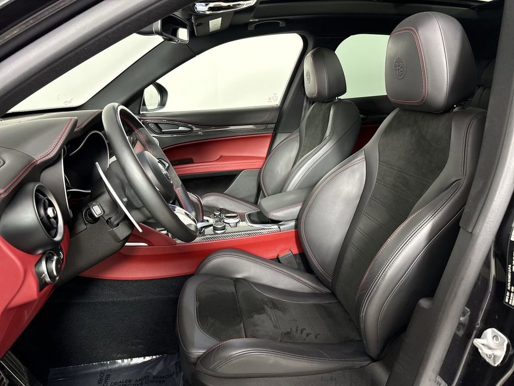 Used 2020 Alfa Romeo Stelvio Quadrifoglio image 5
