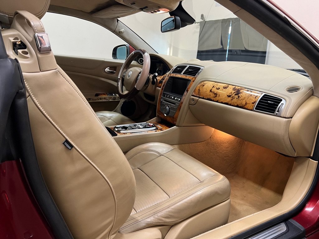 Used 2010 Jaguar XK Coupe RWD image 24