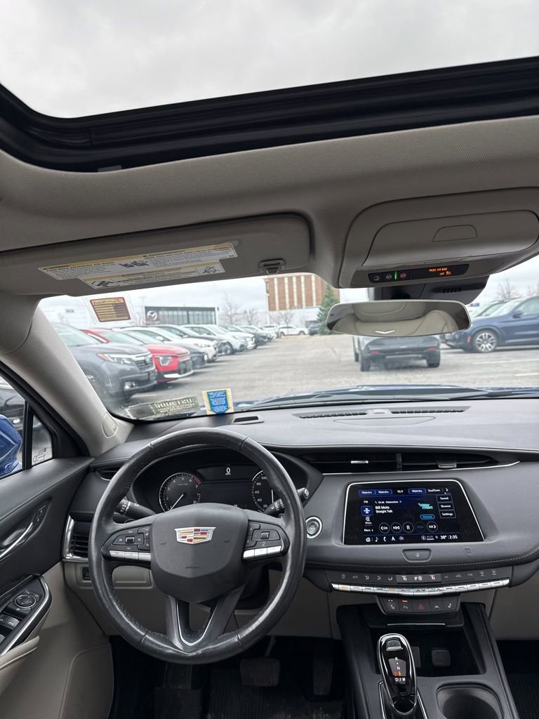 Used 2021 Cadillac XT4 Luxury w/ Cold Weather Package image 11