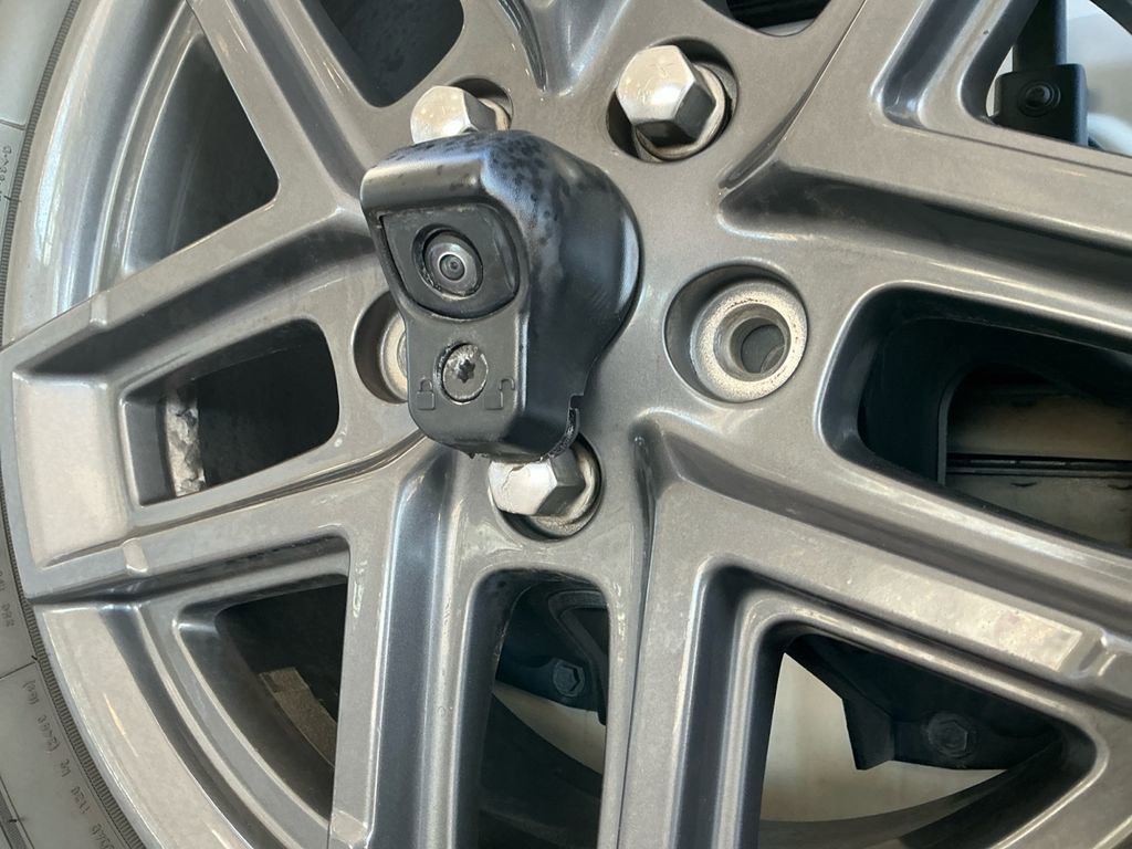 Used 2024 Jeep Wrangler Sport S image 24