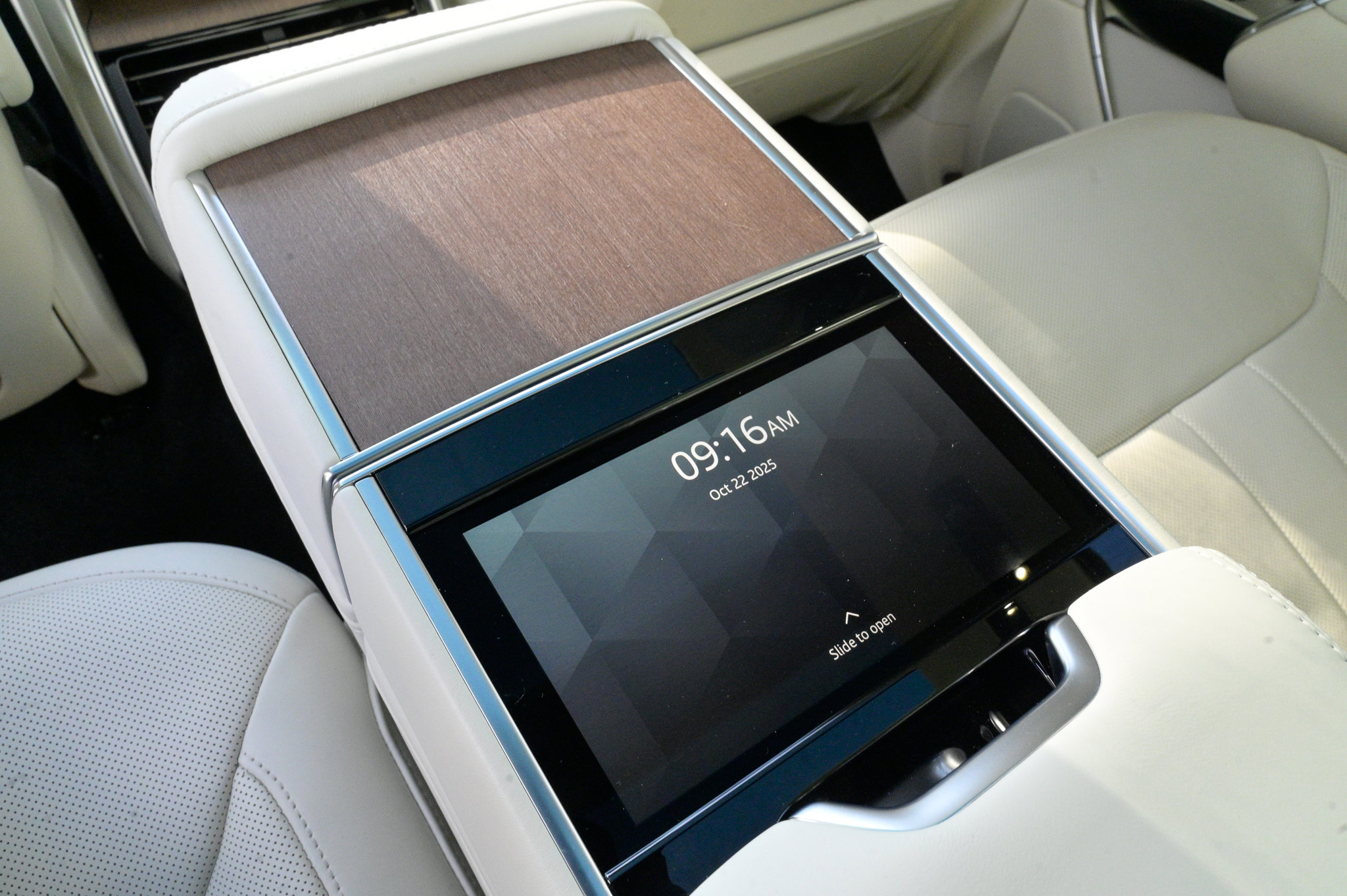 Used 2023 Land Rover Range Rover Autobiography image 40