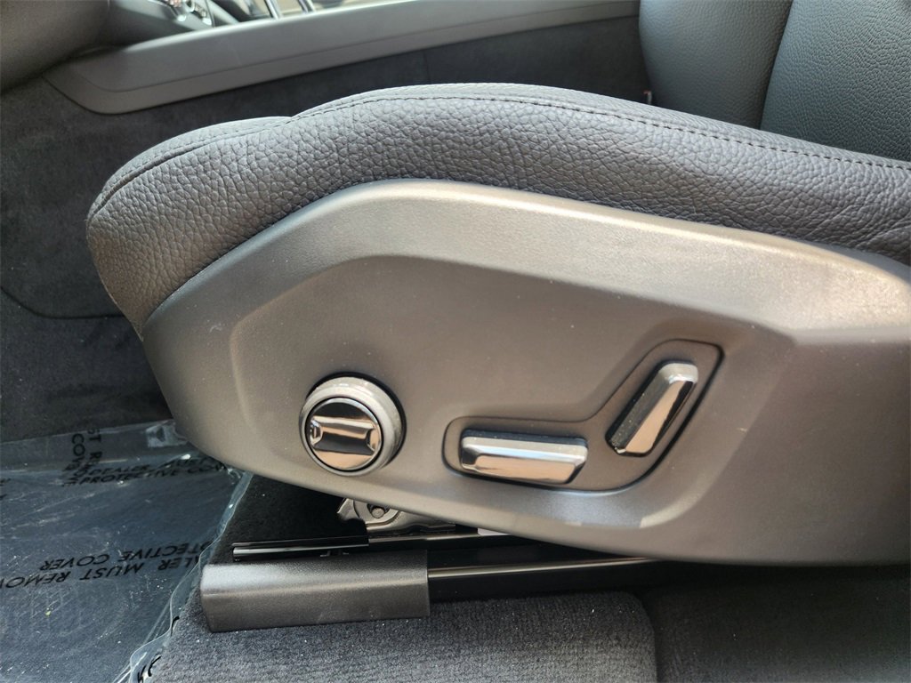 New 2025 Volvo XC60 B5 Plus w/ Protection Package Premier image 7