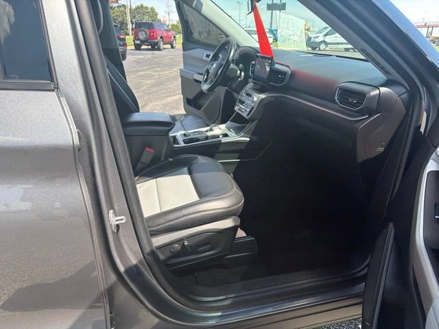 Used 2023 Ford Explorer XLT w/ Equipment Group 202A AWD/4WD image 38