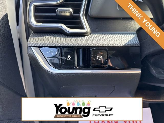 Used 2025 Kia Sportage LX image 19