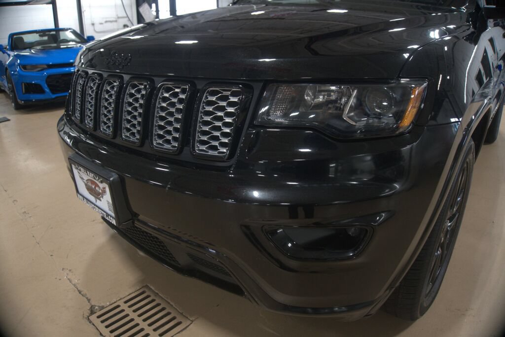 Used 2018 Jeep Grand Cherokee Altitude AWD/4WD image 10