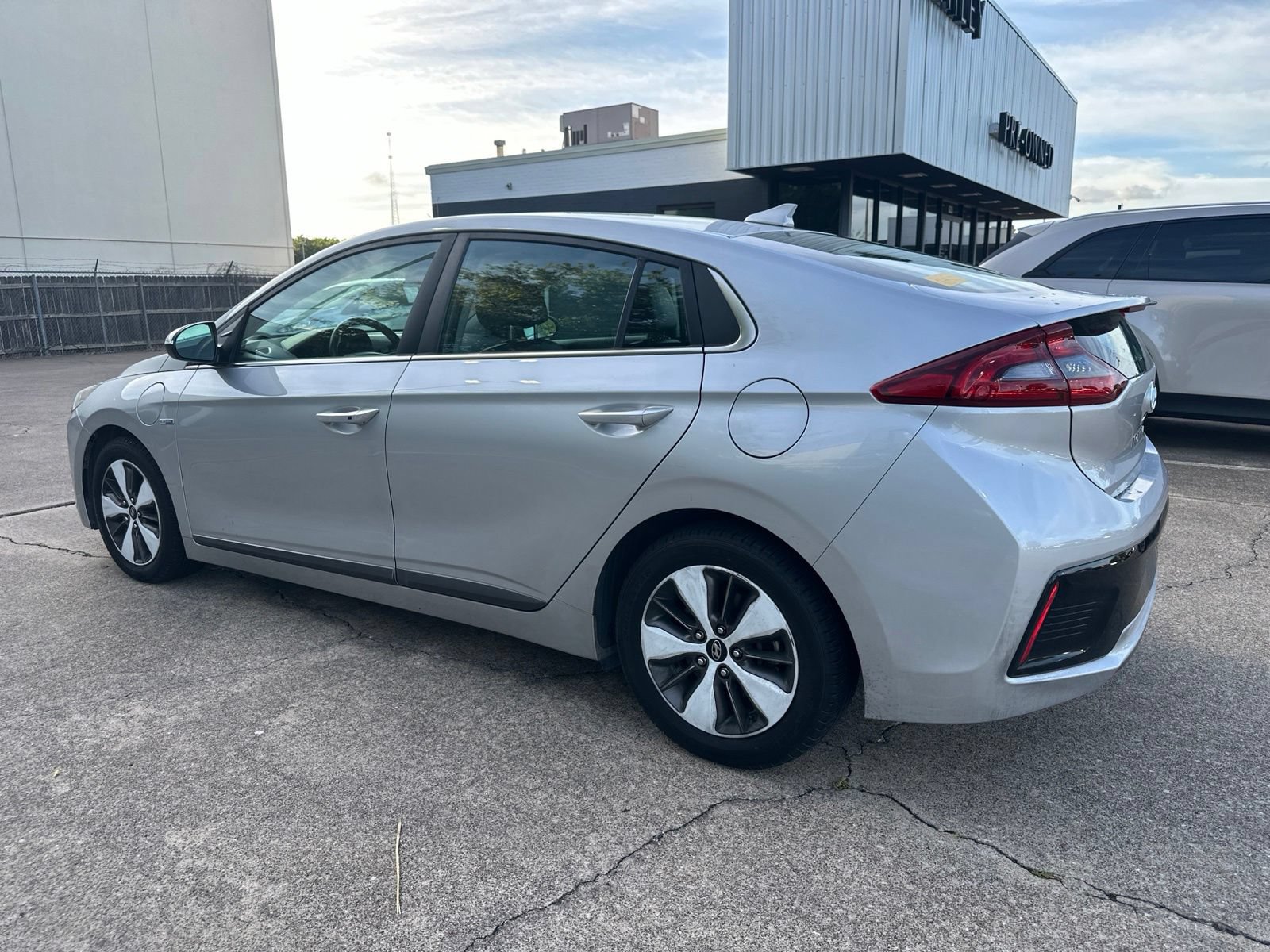 Used 2019 Hyundai Ioniq Limited FWD image 6