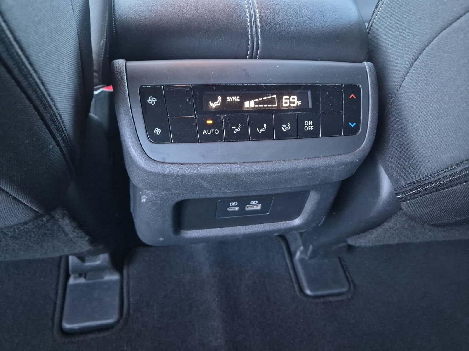 Used 2025 Nissan Pathfinder SV FWD image 15
