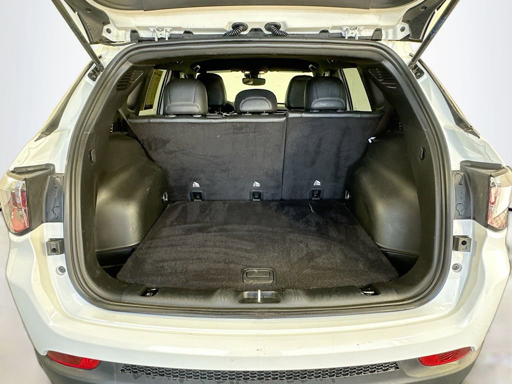 Used 2024 Jeep Compass Latitude image 23