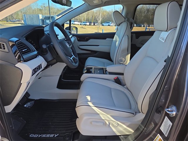 New 2026 Honda Odyssey Touring image 4