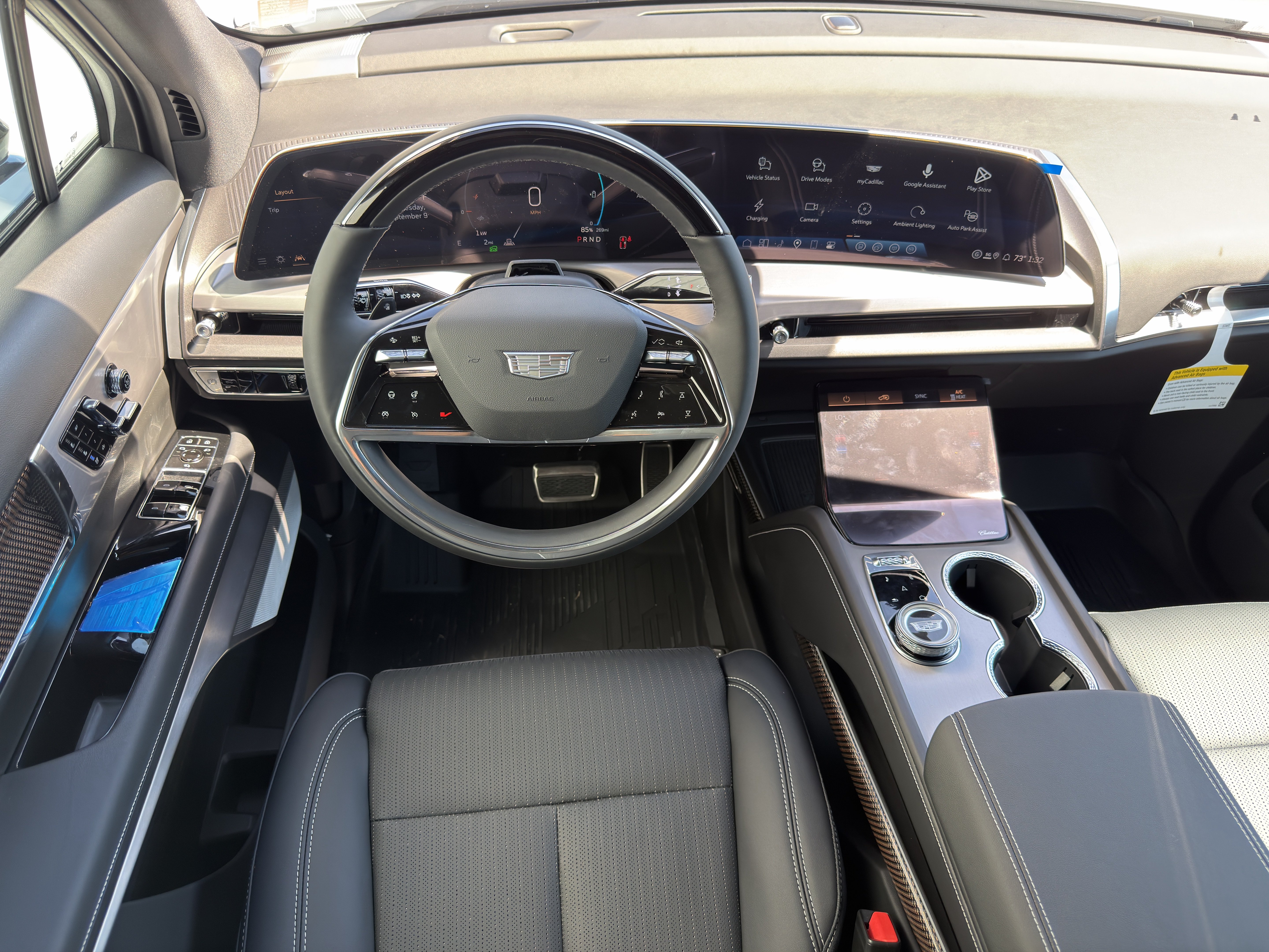 New 2027 Cadillac Vistiq Sport w/ LPO, Floor Liner Package AWD/4WD image 11