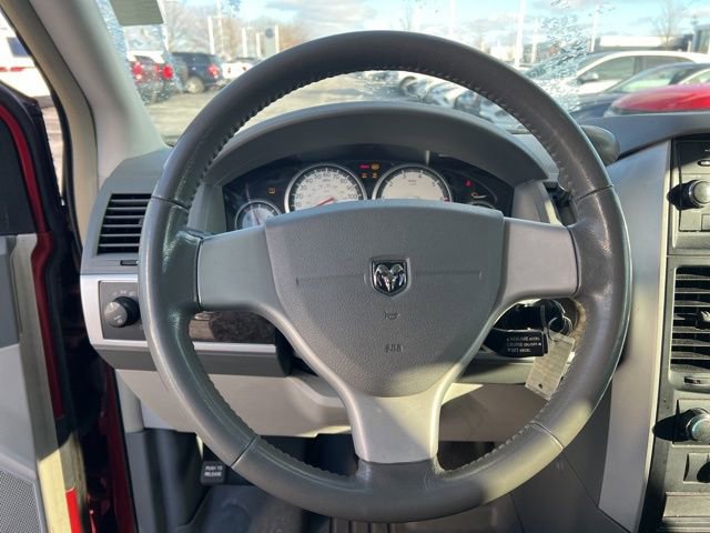 Used 2010 Dodge Grand Caravan SXT image 13