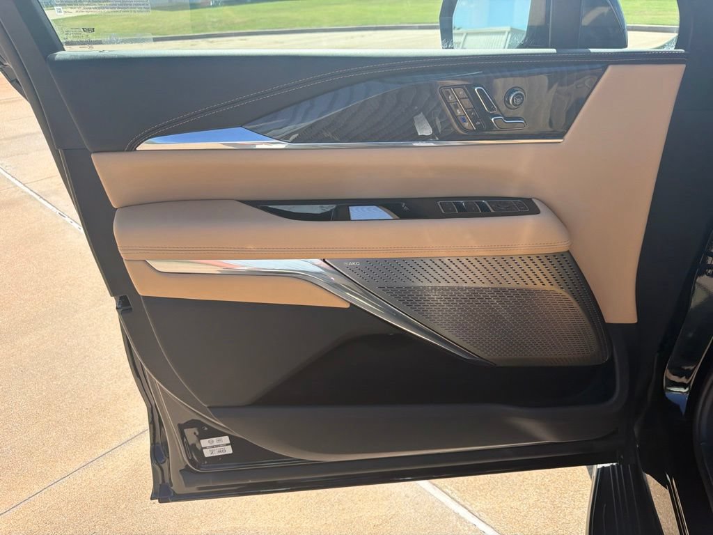 Certified 2025 Cadillac Escalade IQ Luxury 2 AWD/4WD image 9