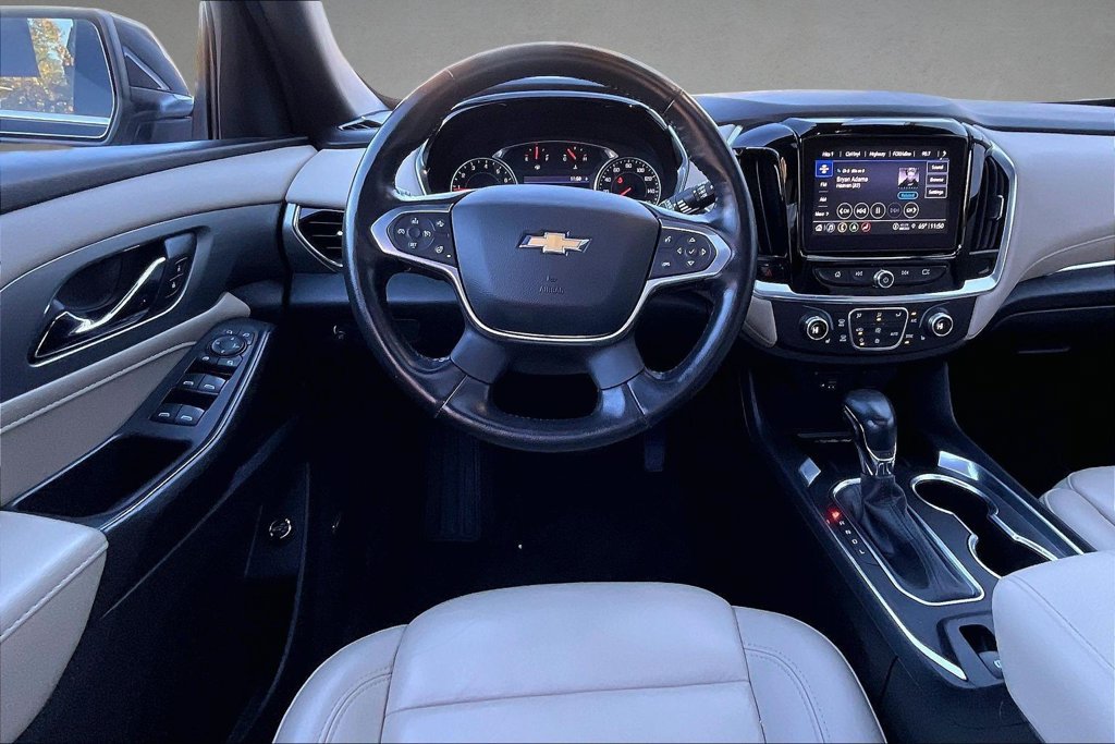 Used 2022 Chevrolet Traverse LT w/ LT Premium Package AWD/4WD image 9