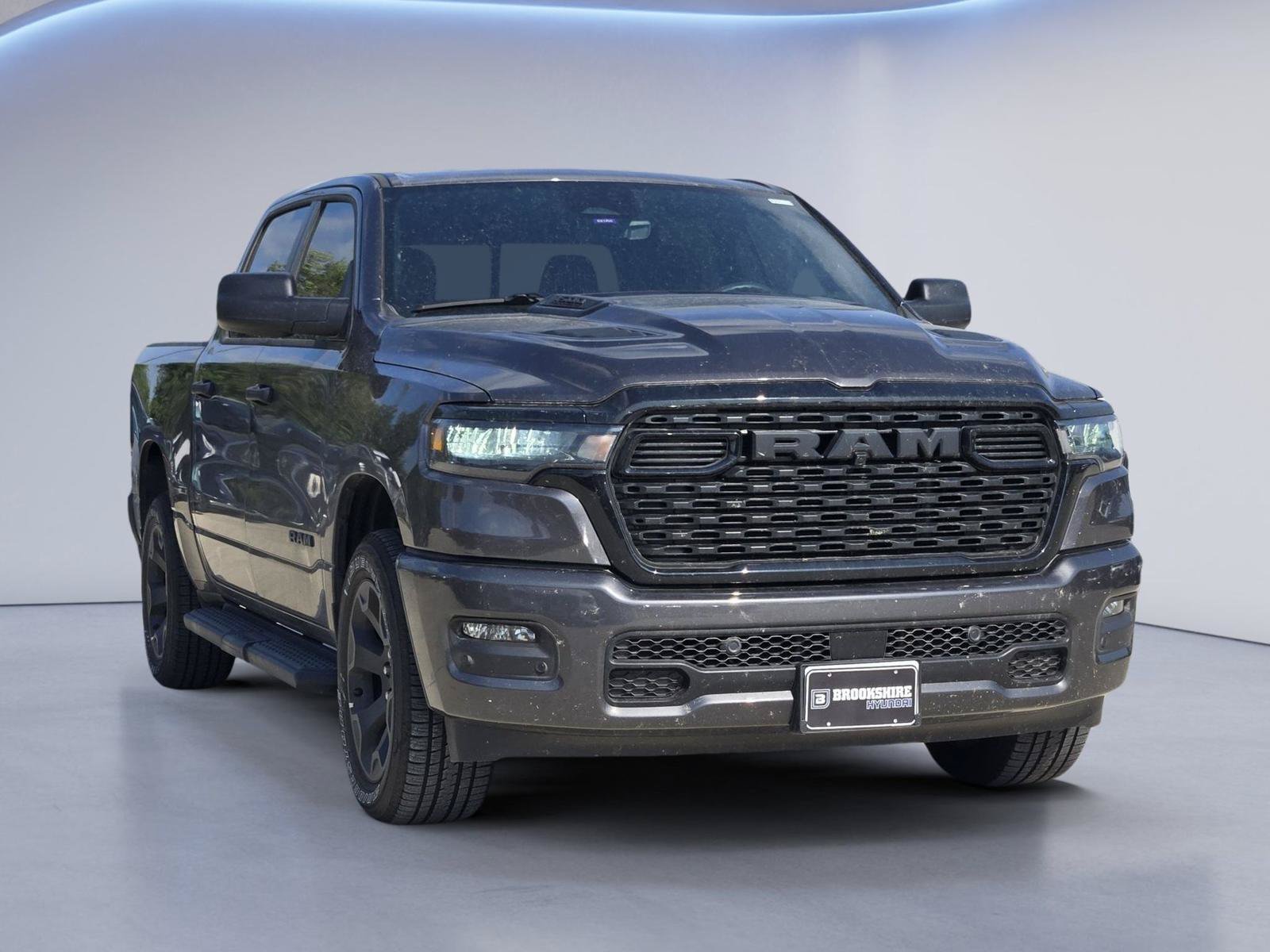 Used 2026 RAM 1500 Express AWD/4WD image 3