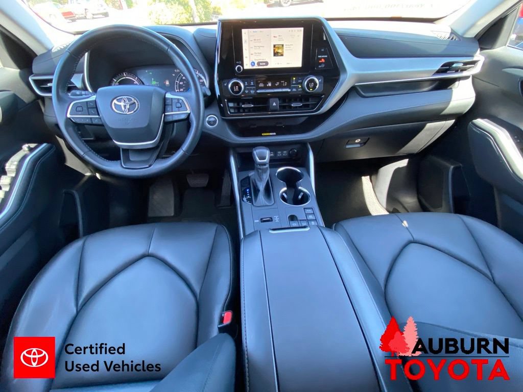 Certified 2024 Toyota Highlander XLE AWD/4WD image 32