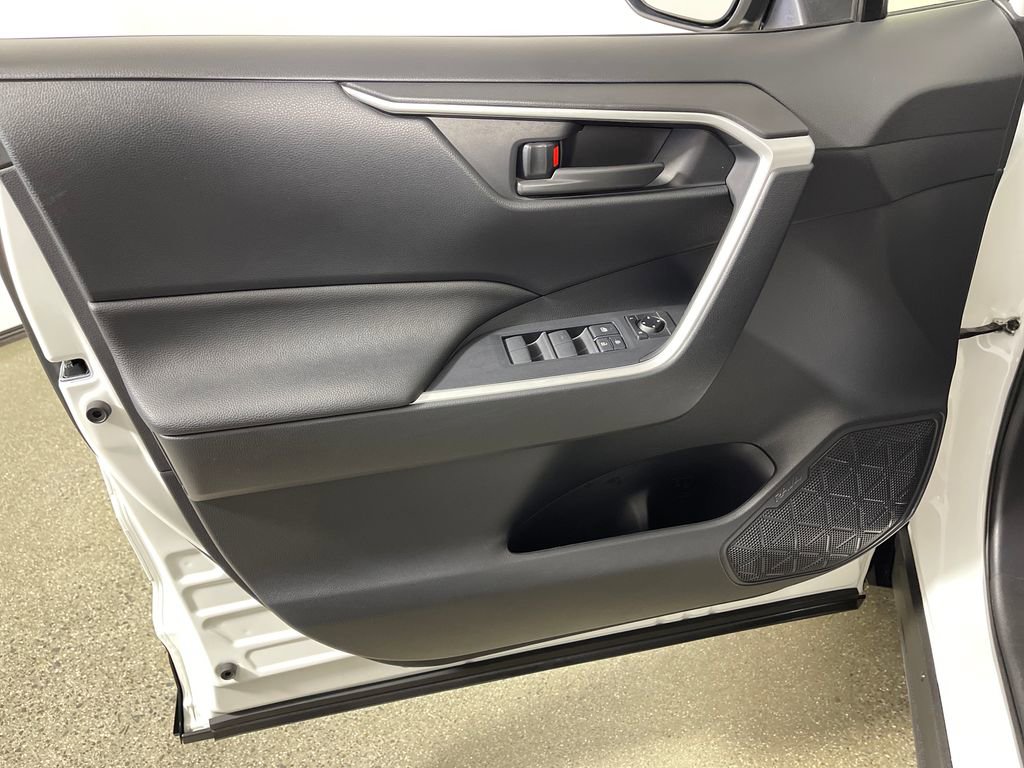 Used 2021 Toyota RAV4 SE w/ Weather & Moonroof Package image 10