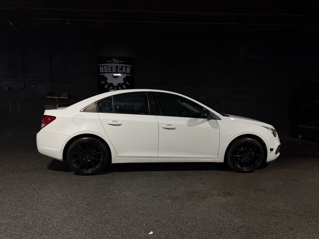 Used 2016 Chevrolet Cruze L FWD image 8
