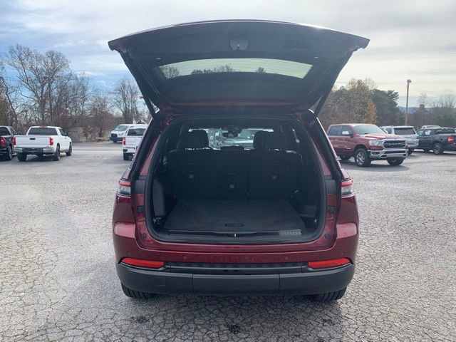 Used 2023 Jeep Grand Cherokee Altitude image 24