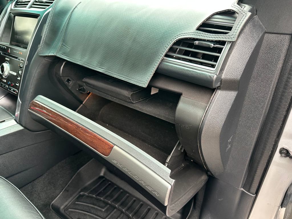 Used 2016 Ford Explorer Platinum image 50