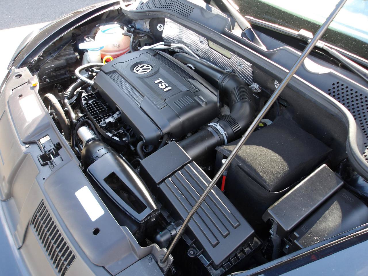 Used 2013 Volkswagen Beetle Turbo FWD image 22