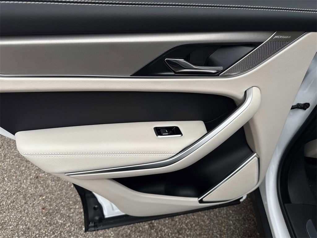 New 2026 Jaguar F-PACE R-Dynamic S image 12