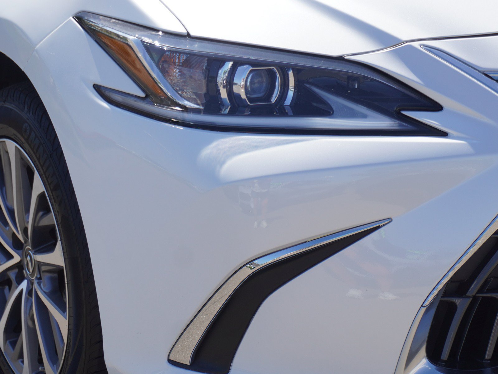 Used 2024 Lexus ES 350 FWD image 3