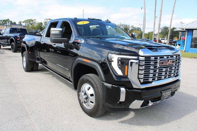 Used 2024 GMC Sierra 3500 Denali w/ Denali Reserve Package image 16