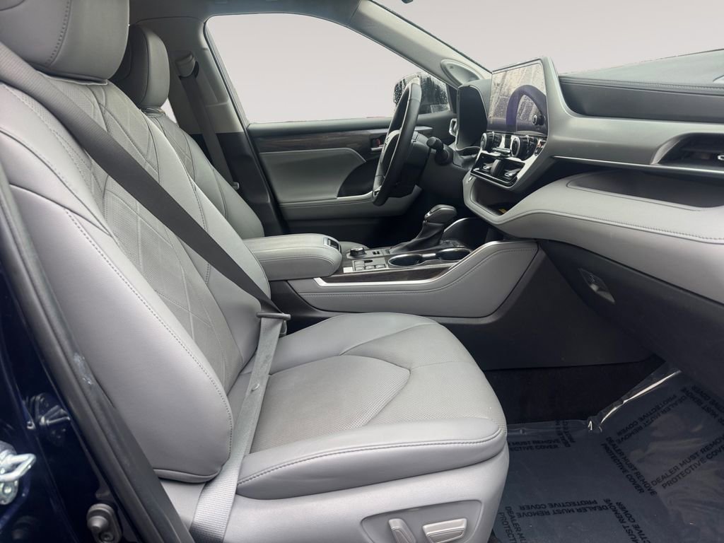 Used 2023 Toyota Highlander Platinum image 15