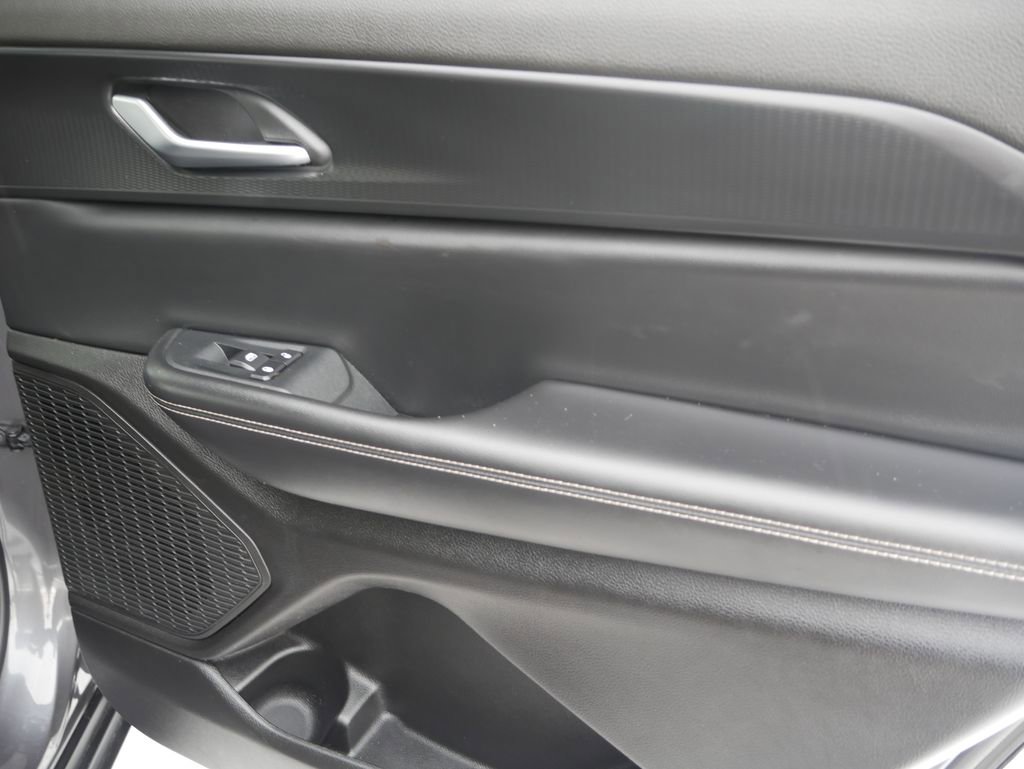 Used 2023 Jeep Grand Cherokee L Altitude image 28