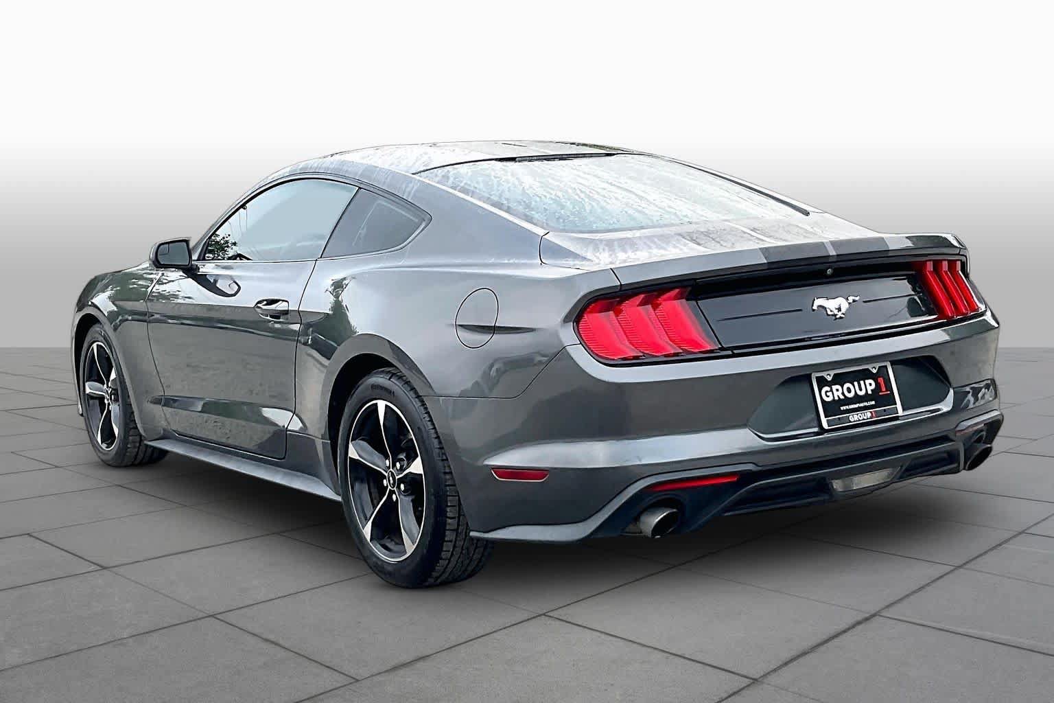 Used 2018 Ford Mustang Coupe RWD image 11