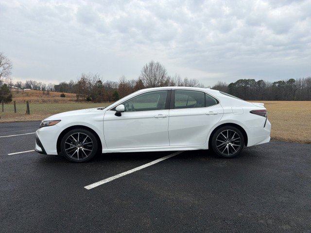 Used 2021 Toyota Camry SE image 8