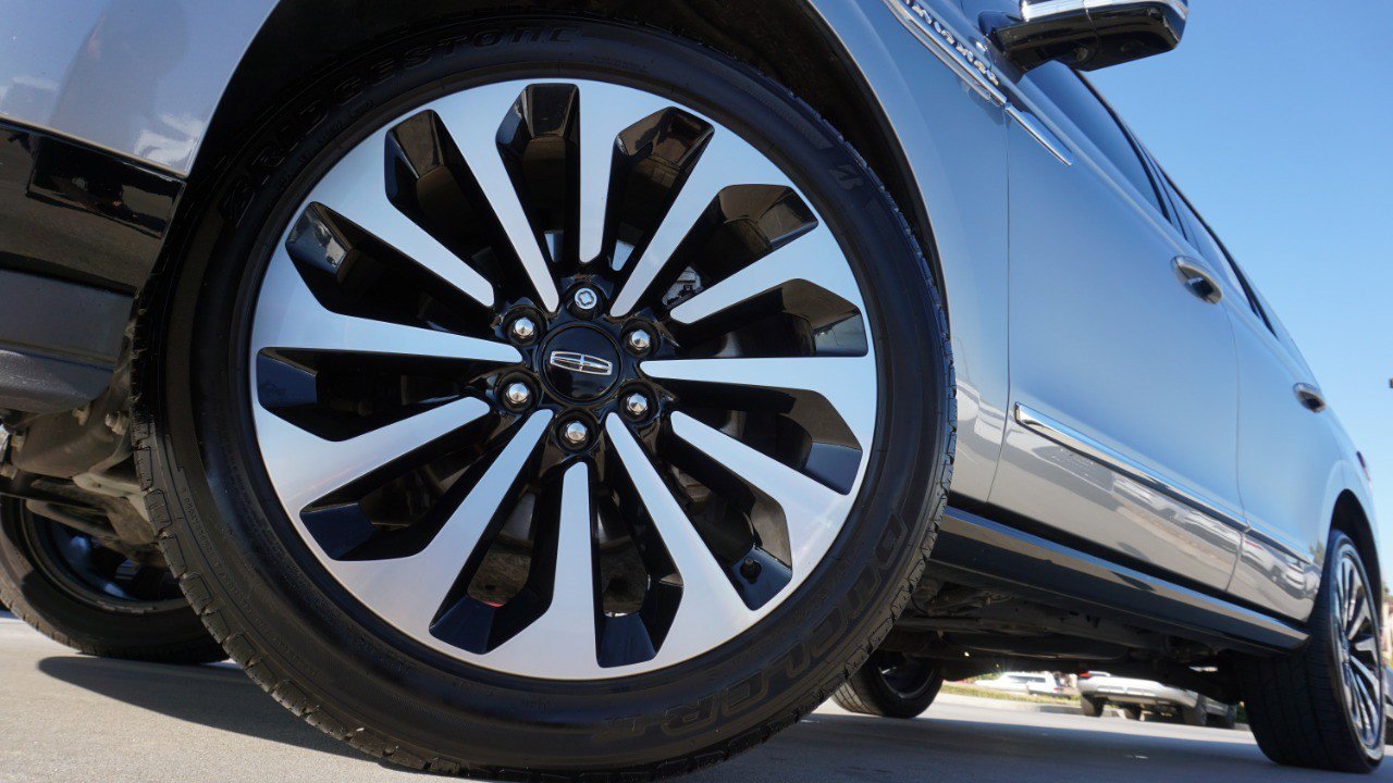 Used 2023 Lincoln Navigator Reserve image 11