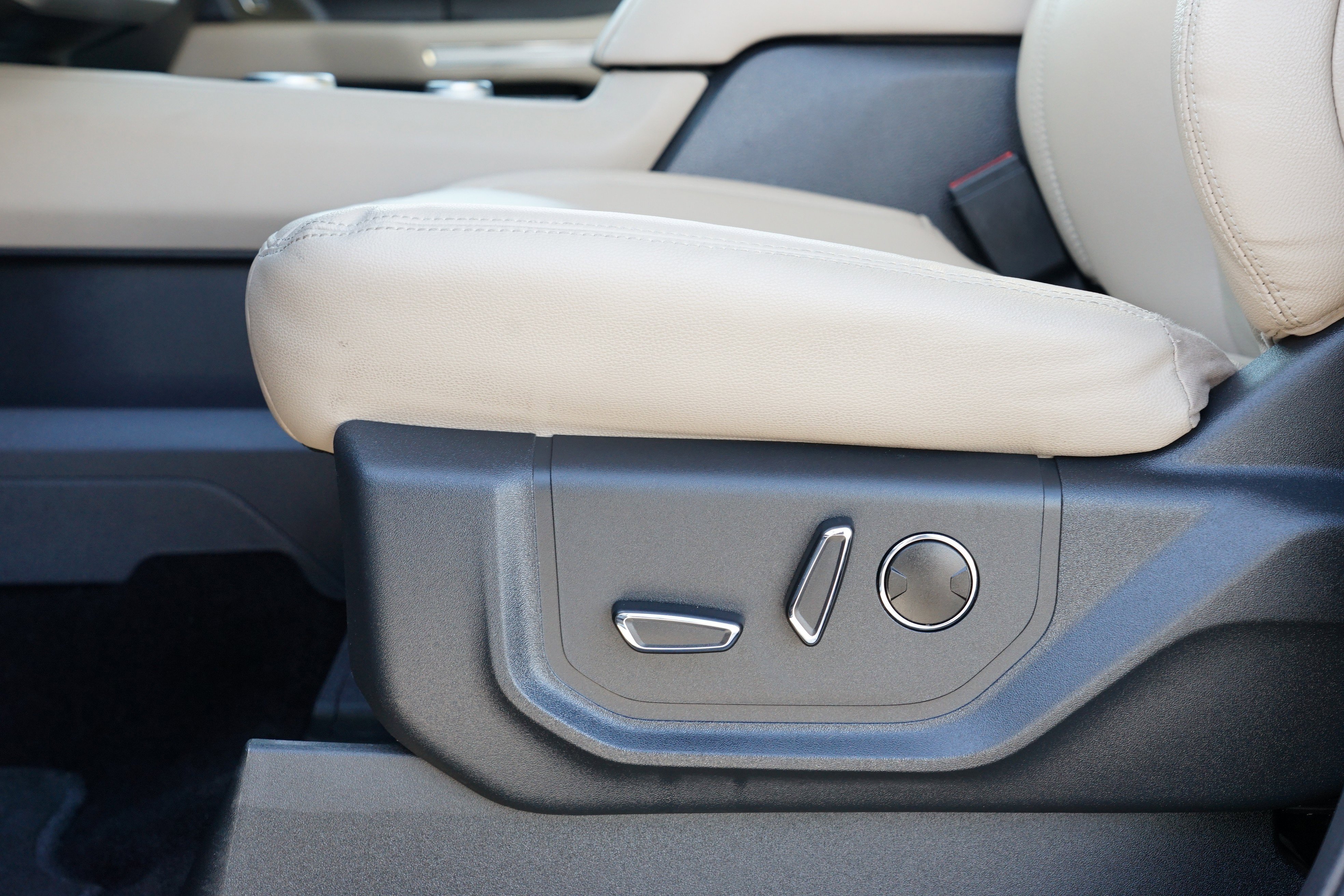 Used 2022 Ford Expedition Limited image 17