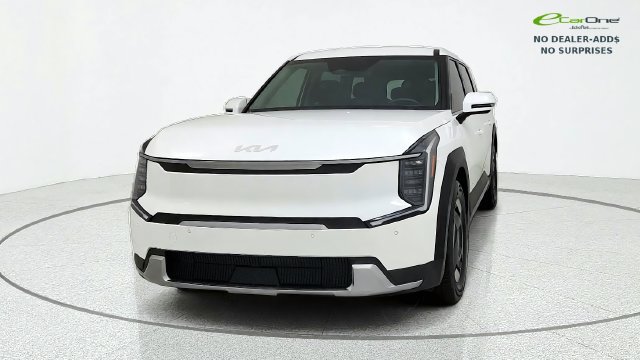 Used 2024 Kia EV9 Light Long Range RWD image 2