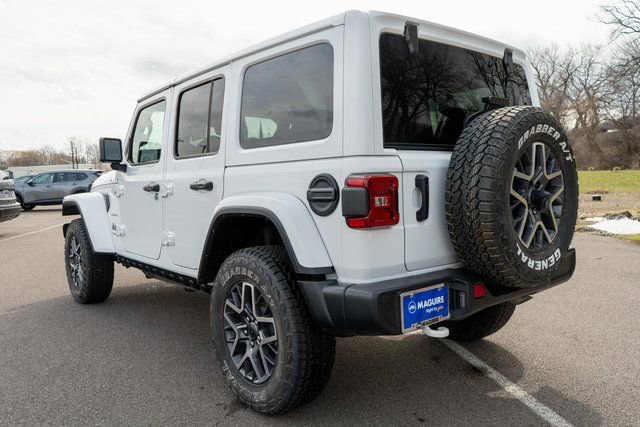 Used 2024 Jeep Wrangler Sahara AWD/4WD image 8