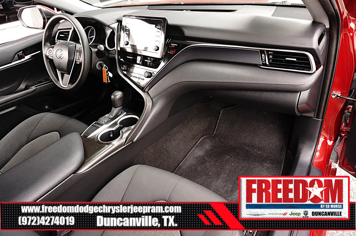 Used 2022 Toyota Camry LE image 12