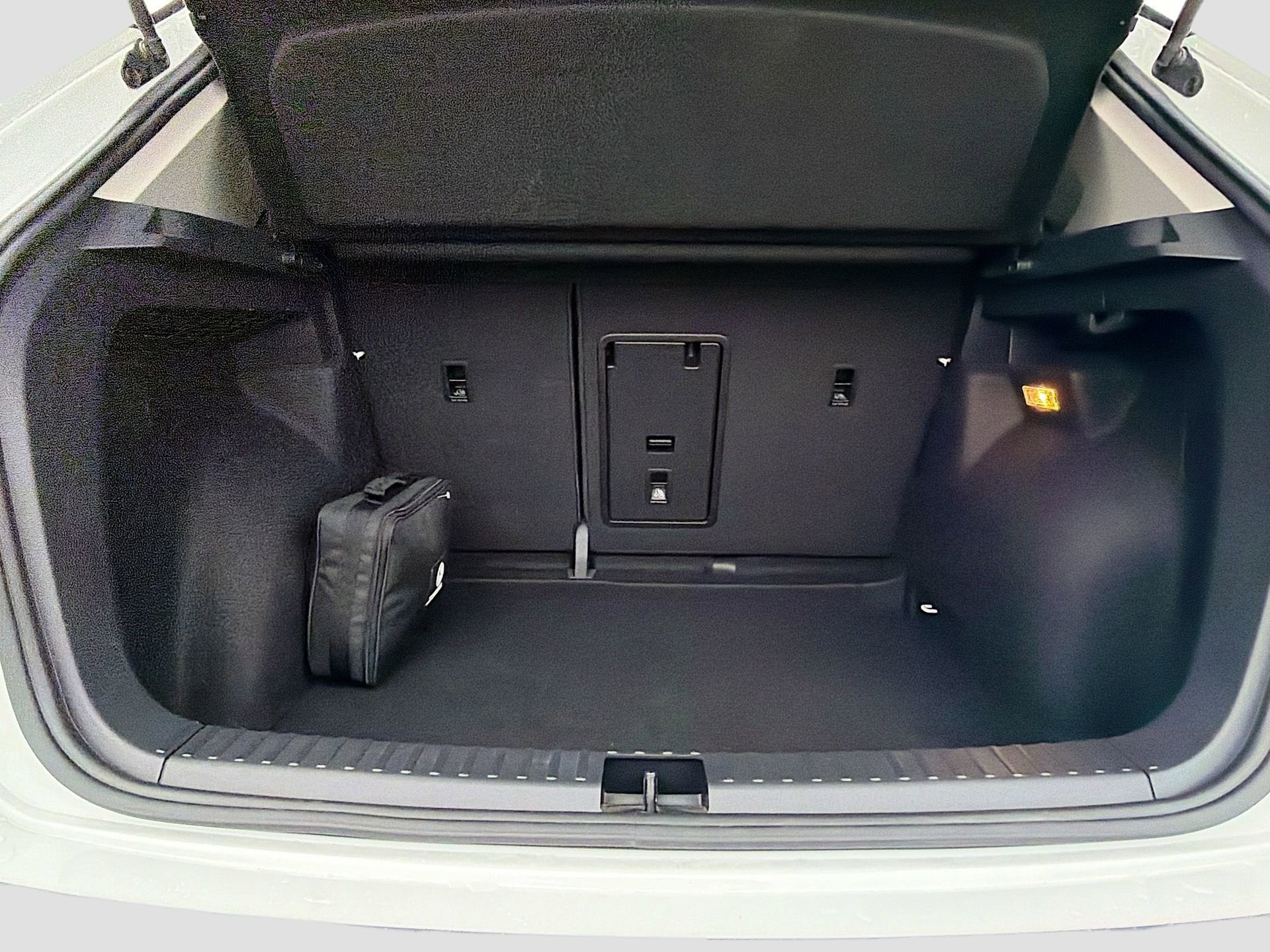 Used 2023 Volkswagen Taos SE w/ Panoramic Sunroof Package image 26