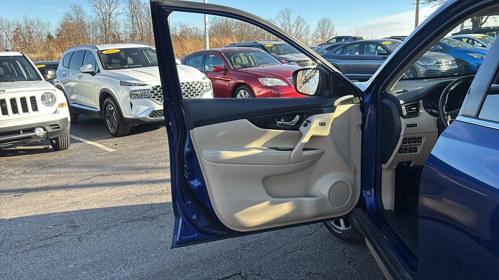 Used 2018 Nissan Rogue SL w/ Premium Package image 11