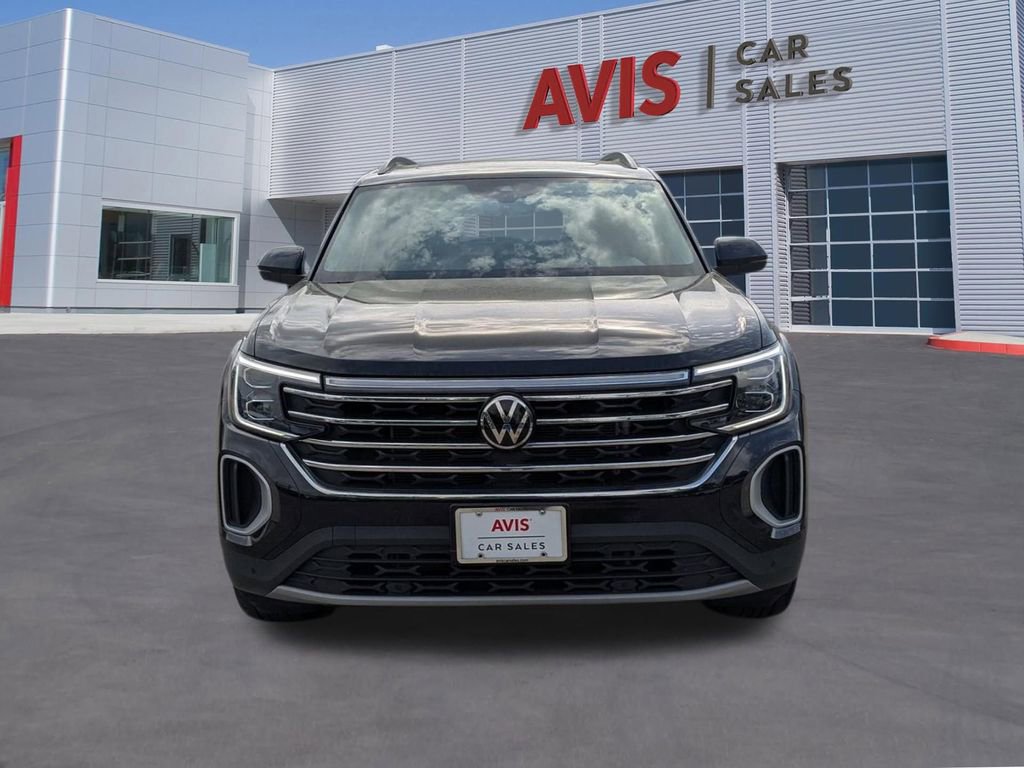 Used 2025 Volkswagen Atlas SE image 2