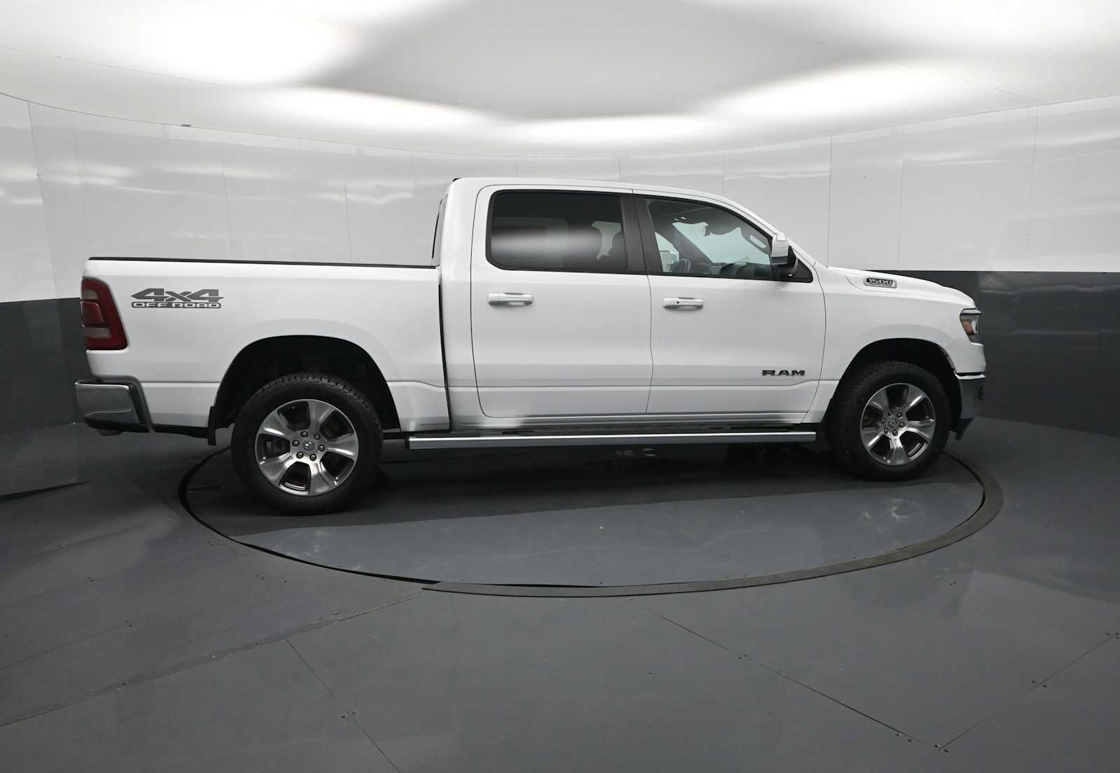 Used 2024 RAM 1500 Laramie AWD/4WD image 4