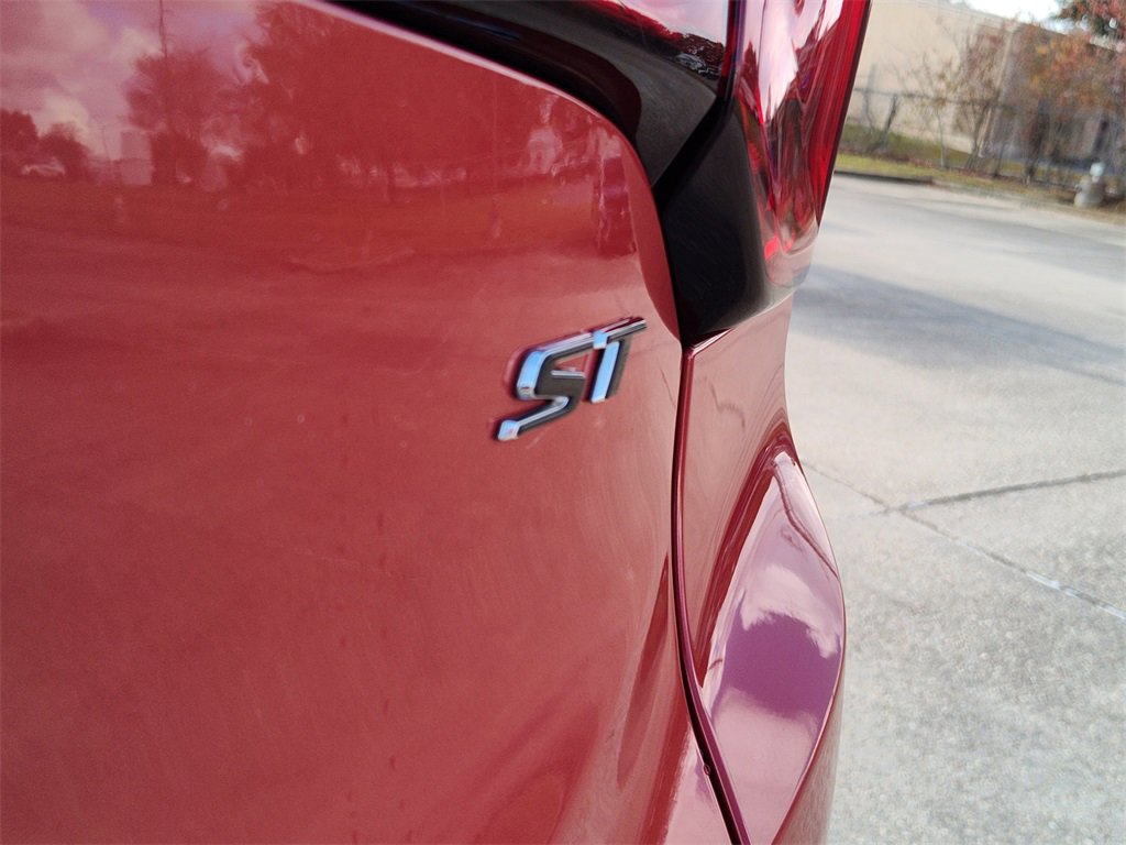 Used 2024 Buick Encore GX Sport Touring w/ Comfort Package image 8