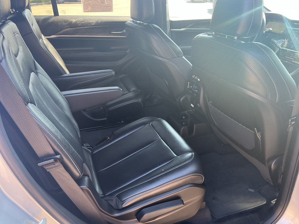 Used 2024 Jeep Grand Cherokee L Limited AWD/4WD image 15