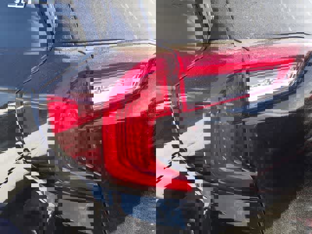 Used 2024 GMC Terrain SLT AWD/4WD image 18