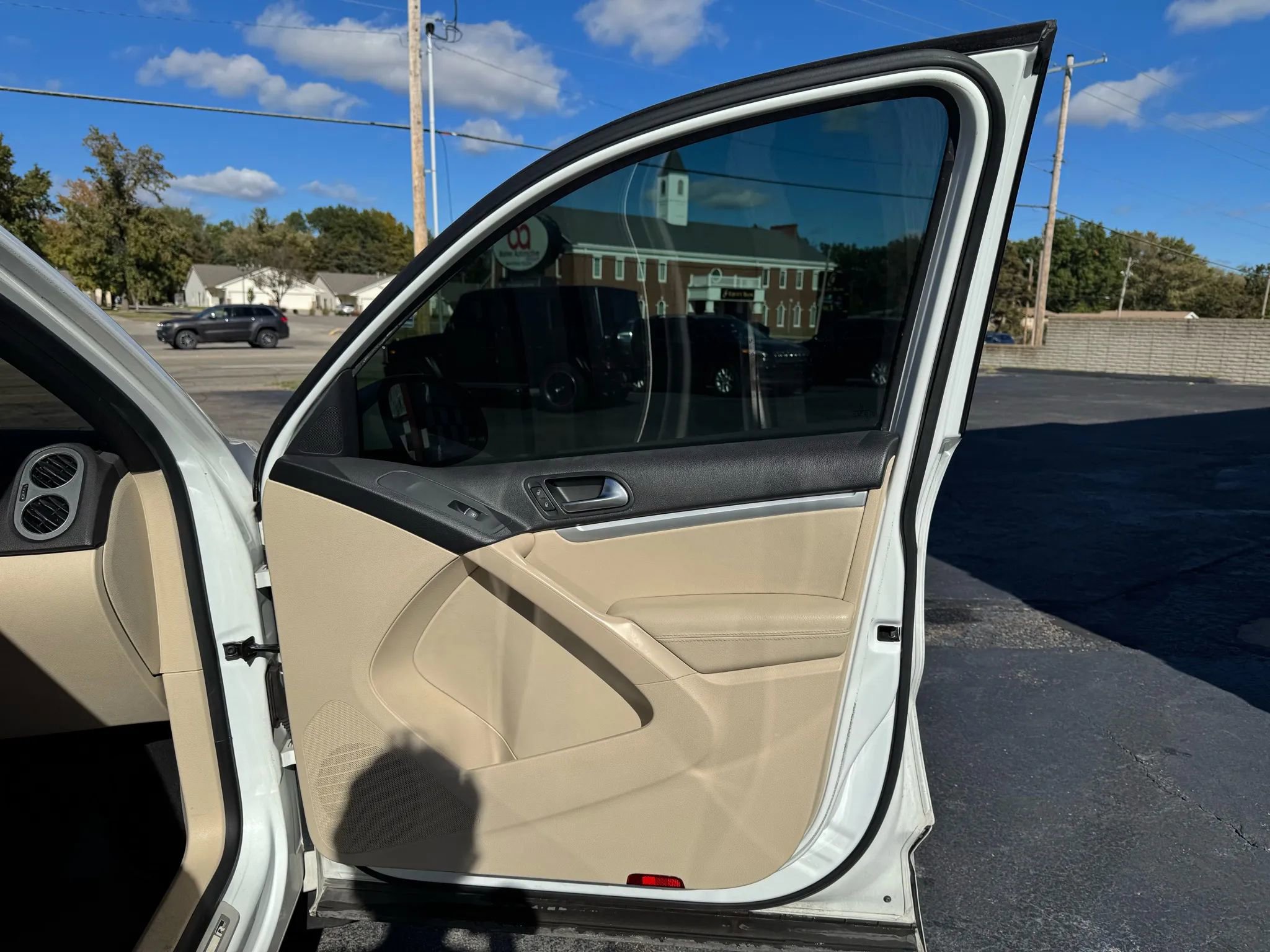 Used 2016 Volkswagen Tiguan R-Line image 25