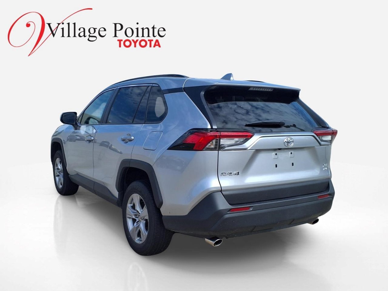 Used 2025 Toyota RAV4 XLE AWD/4WD image 3