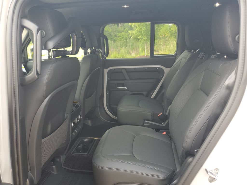 New 2026 Land Rover Defender 130 X-Dynamic SE AWD/4WD image 27