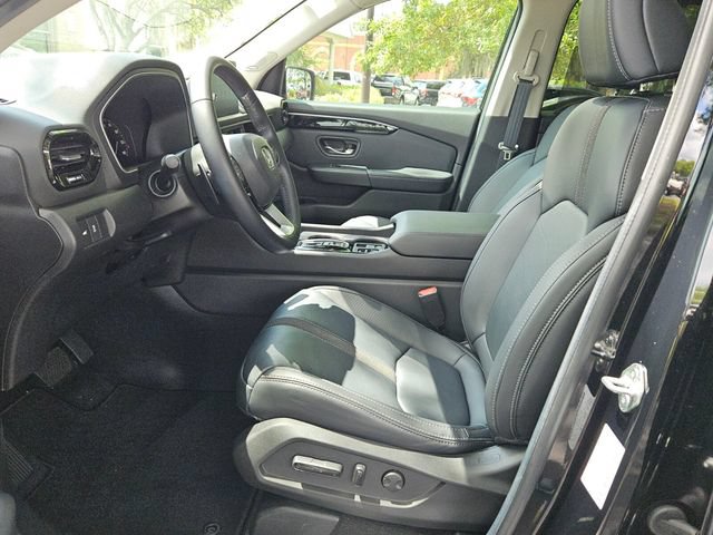 Certified 2025 Honda Pilot Touring image 10